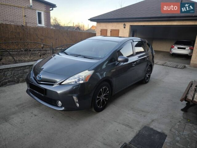 Серый Тойота Prius v, объемом двигателя 1.8 л и пробегом 204 тыс. км за 13000 $, фото 1 на Automoto.ua