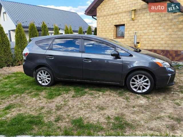 Сірий Тойота Prius v, об'ємом двигуна 1.8 л та пробігом 204 тис. км за 13000 $, фото 1 на Automoto.ua