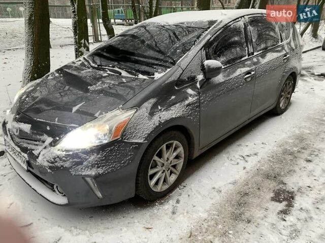 Серый Тойота Prius v, объемом двигателя 1.8 л и пробегом 200 тыс. км за 11300 $, фото 1 на Automoto.ua