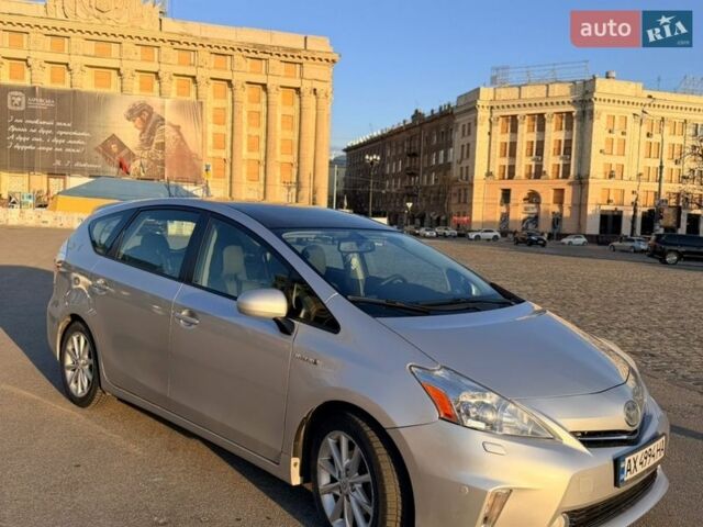 Серый Тойота Prius v, объемом двигателя 1.8 л и пробегом 225 тыс. км за 11600 $, фото 1 на Automoto.ua