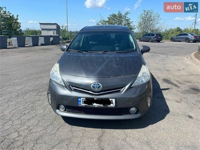 Сірий Тойота Prius v, об'ємом двигуна 1.8 л та пробігом 138 тис. км за 12000 $, фото 1 на Automoto.ua