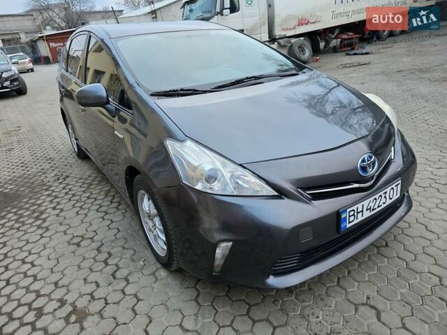 Сірий Тойота Prius v, об'ємом двигуна 1.8 л та пробігом 230 тис. км за 8500 $, фото 1 на Automoto.ua