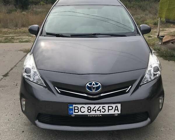 Серый Тойота Prius v, объемом двигателя 1.8 л и пробегом 182 тыс. км за 13499 $, фото 1 на Automoto.ua