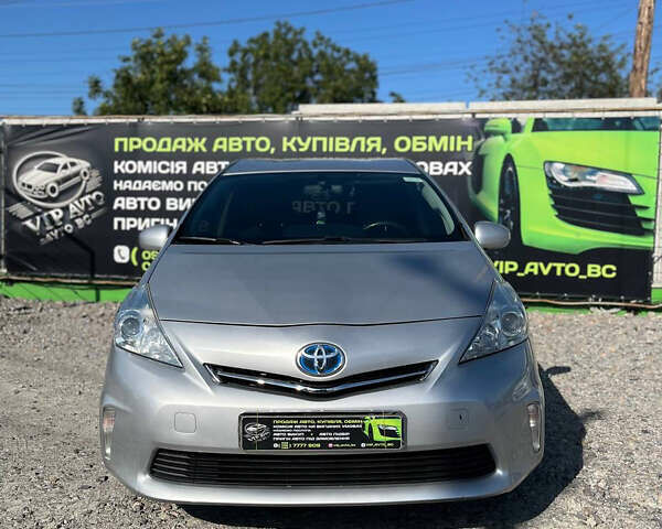 Серый Тойота Prius v, объемом двигателя 1.8 л и пробегом 272 тыс. км за 13000 $, фото 1 на Automoto.ua