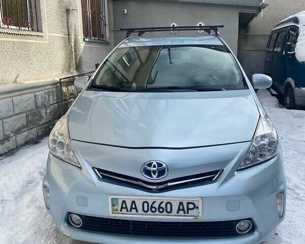 Сірий Тойота Prius v, об'ємом двигуна 1.8 л та пробігом 290 тис. км за 11200 $, фото 1 на Automoto.ua