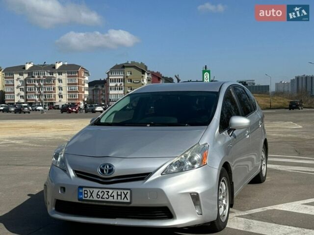 Сірий Тойота Prius v, об'ємом двигуна 1.8 л та пробігом 319 тис. км за 10500 $, фото 1 на Automoto.ua