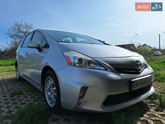 Серый Тойота Prius v, объемом двигателя 0 л и пробегом 247 тыс. км за 13000 $, фото 1 на Automoto.ua
