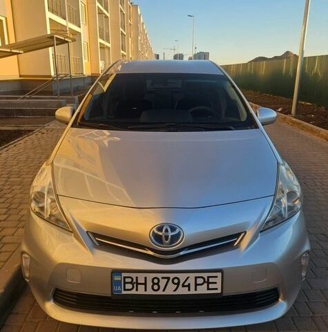 Серый Тойота Prius v, объемом двигателя 1.8 л и пробегом 270 тыс. км за 13500 $, фото 1 на Automoto.ua