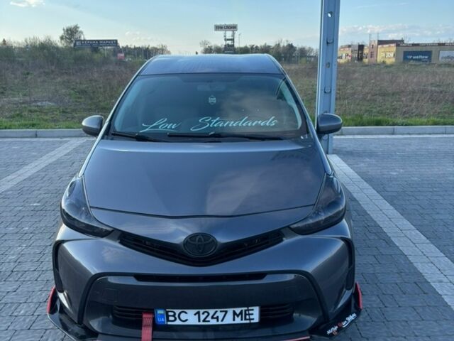Сірий Тойота Prius v, об'ємом двигуна 1.8 л та пробігом 208 тис. км за 12300 $, фото 1 на Automoto.ua