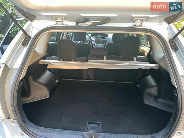 Серый Тойота Prius v, объемом двигателя 1.8 л и пробегом 245 тыс. км за 13100 $, фото 1 на Automoto.ua
