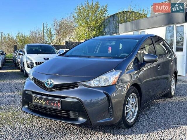 Серый Тойота Prius v, объемом двигателя 1.8 л и пробегом 250 тыс. км за 13200 $, фото 1 на Automoto.ua