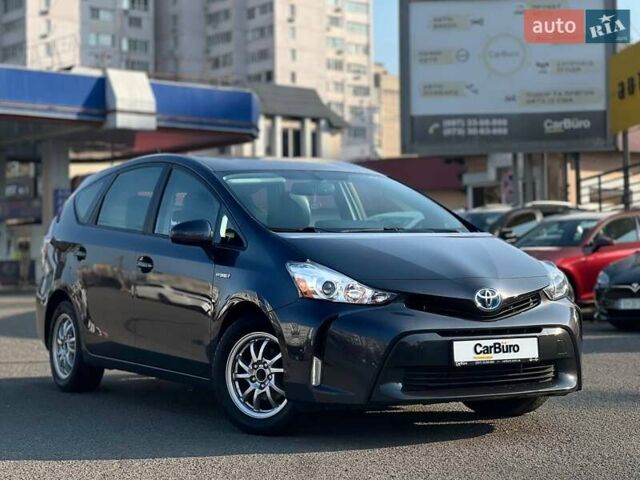 Серый Тойота Prius v, объемом двигателя 1.8 л и пробегом 125 тыс. км за 17300 $, фото 1 на Automoto.ua