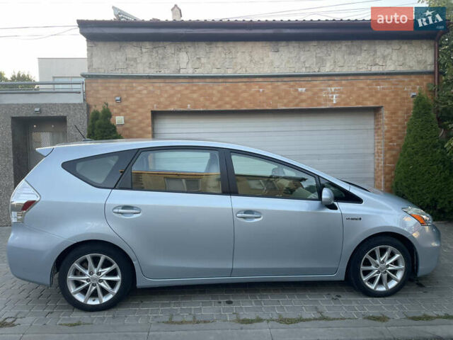 Синий Тойота Prius v, объемом двигателя 1.8 л и пробегом 139 тыс. км за 15400 $, фото 1 на Automoto.ua