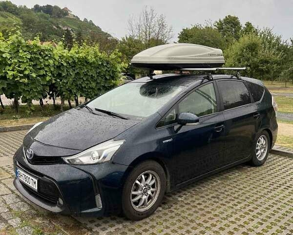 Синий Тойота Prius v, объемом двигателя 1.8 л и пробегом 260 тыс. км за 19476 $, фото 1 на Automoto.ua