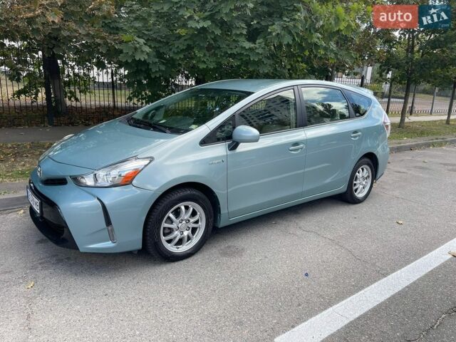 Зеленый Тойота Prius v, объемом двигателя 1.8 л и пробегом 260 тыс. км за 15300 $, фото 1 на Automoto.ua