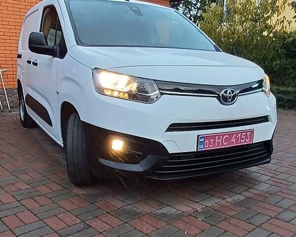 Белый Тойота Proace City, объемом двигателя 1.5 л и пробегом 179 тыс. км за 15950 $, фото 1 на Automoto.ua
