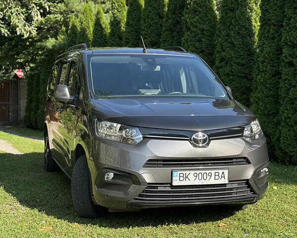 Сірий Тойота Proace City Verso, об'ємом двигуна 1.5 л та пробігом 80 тис. км за 22500 $, фото 1 на Automoto.ua