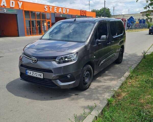 Сірий Тойота Proace City Verso, об'ємом двигуна 1.5 л та пробігом 15 тис. км за 27200 $, фото 1 на Automoto.ua