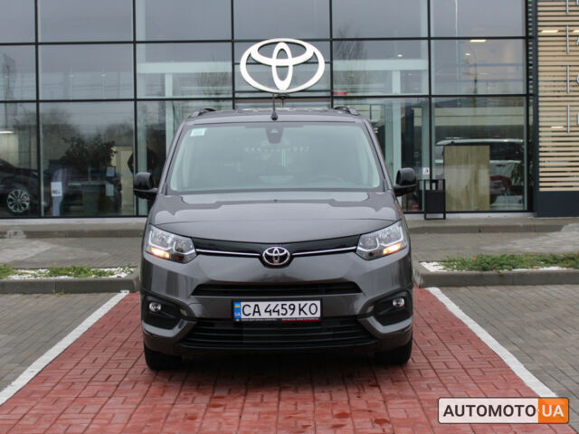 Серый Тойота Proace City Verso, объемом двигателя 1.5 л и пробегом 32 тыс. км за 29257 $, фото 1 на Automoto.ua