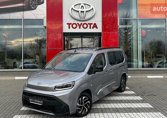 Серый Тойота Proace City Verso, объемом двигателя 1.5 л и пробегом 1 тыс. км за 31322 $, фото 1 на Automoto.ua