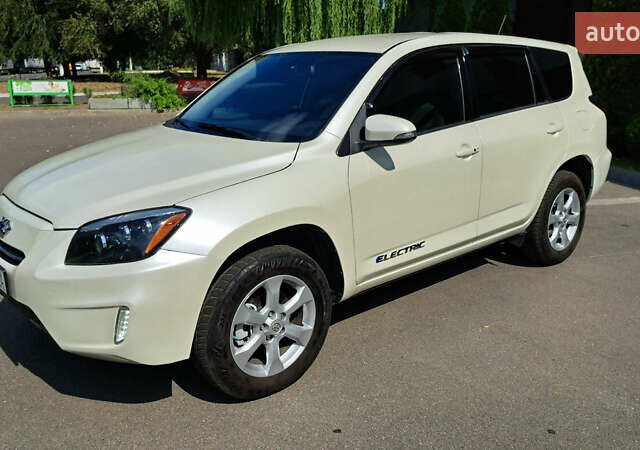 Белый Тойота RAV4 EV, объемом двигателя 0 л и пробегом 154 тыс. км за 8800 $, фото 1 на Automoto.ua