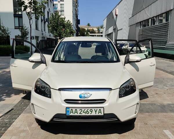 Белый Тойота RAV4 EV, объемом двигателя 0 л и пробегом 180 тыс. км за 10000 $, фото 1 на Automoto.ua