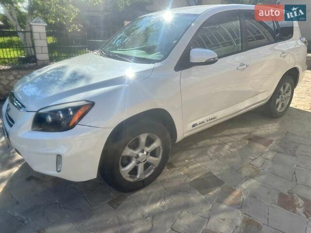 Белый Тойота RAV4 EV, объемом двигателя 0 л и пробегом 208 тыс. км за 9500 $, фото 1 на Automoto.ua