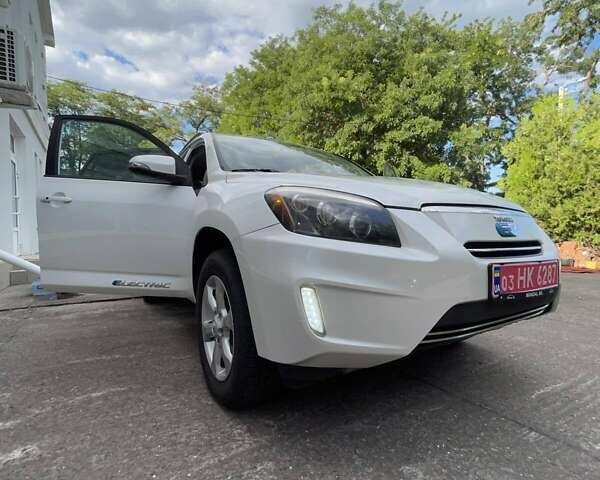 Белый Тойота RAV4 EV, объемом двигателя 0 л и пробегом 99 тыс. км за 11900 $, фото 1 на Automoto.ua