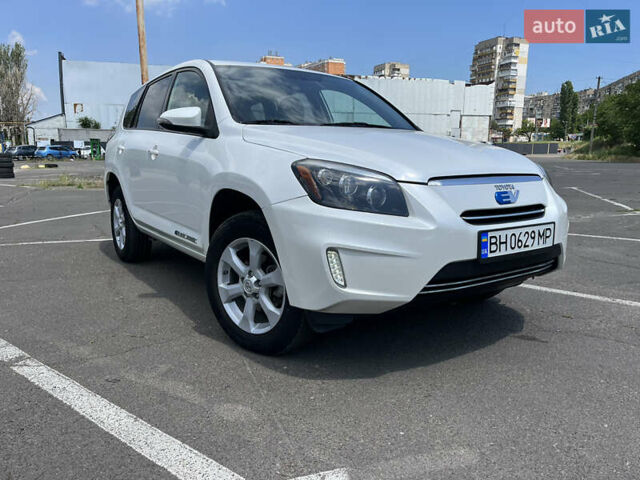 Белый Тойота RAV4 EV, объемом двигателя 0 л и пробегом 226 тыс. км за 8500 $, фото 1 на Automoto.ua