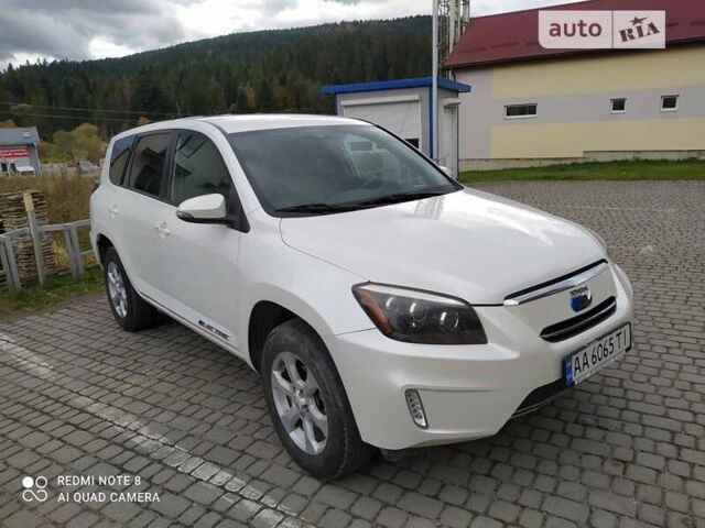 Белый Тойота RAV4 EV, объемом двигателя 0 л и пробегом 155 тыс. км за 15800 $, фото 1 на Automoto.ua