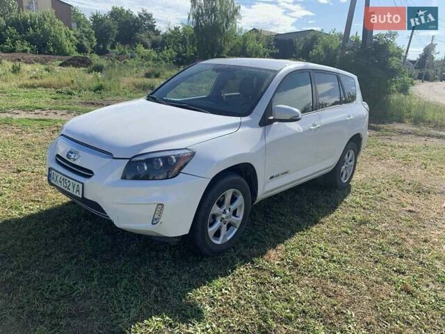 Білий Тойота RAV4 EV, об'ємом двигуна 0 л та пробігом 195 тис. км за 9999 $, фото 1 на Automoto.ua