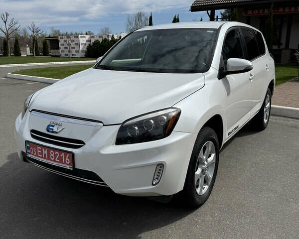 Білий Тойота RAV4 EV, об'ємом двигуна 0 л та пробігом 157 тис. км за 10700 $, фото 1 на Automoto.ua