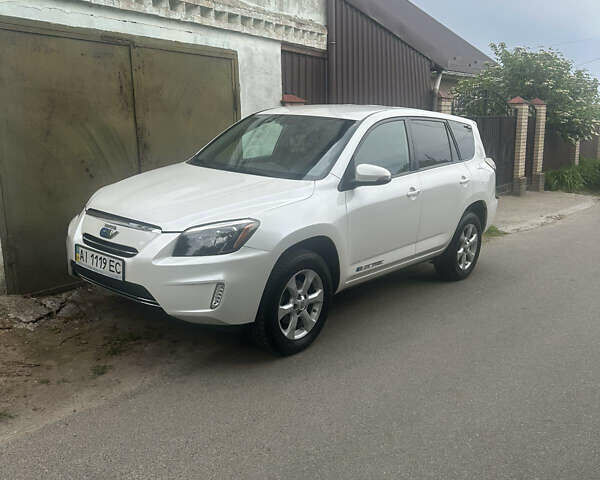 Тойота RAV4 EV 2013 в Коростышеве на Automoto.ua Белый Тойота RAV4 EV, объемом двигателя 0 л и пробегом 150 тыс. км за 10000 $, фото 1 на Automoto.ua