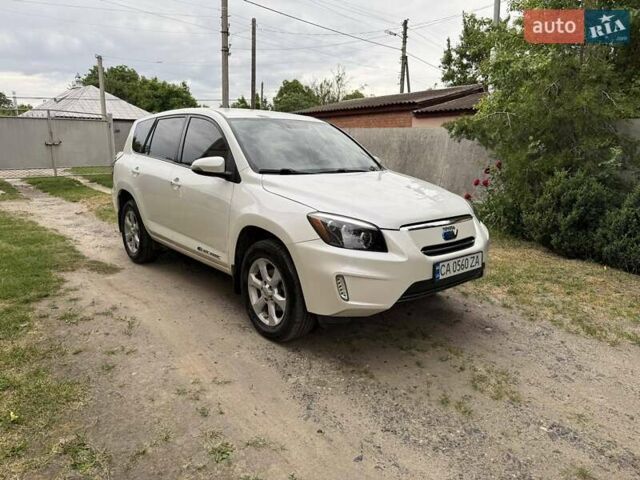Білий Тойота RAV4 EV, об'ємом двигуна 0 л та пробігом 107 тис. км за 12900 $, фото 1 на Automoto.ua