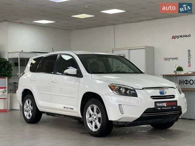 Білий Тойота RAV4 EV, об'ємом двигуна 0 л та пробігом 238 тис. км за 8490 $, фото 1 на Automoto.ua