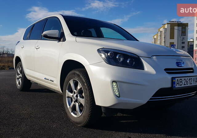Белый Тойота RAV4 EV, объемом двигателя 0 л и пробегом 107 тыс. км за 11500 $, фото 1 на Automoto.ua