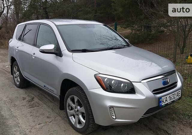 Серый Тойота RAV4 EV, объемом двигателя 0 л и пробегом 183 тыс. км за 14500 $, фото 1 на Automoto.ua