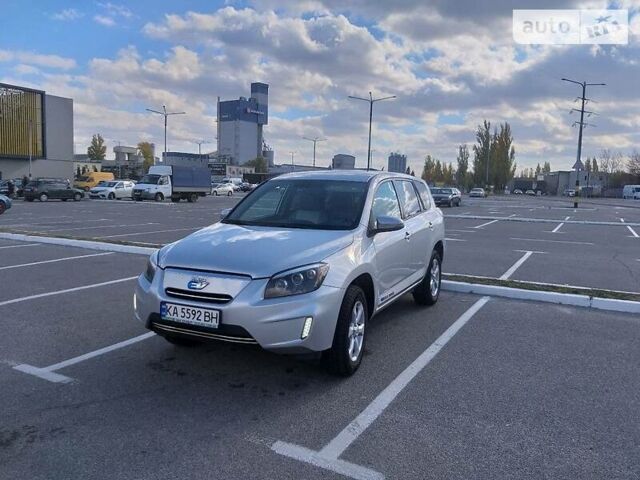 Серый Тойота RAV4 EV, объемом двигателя 0 л и пробегом 130 тыс. км за 14550 $, фото 1 на Automoto.ua