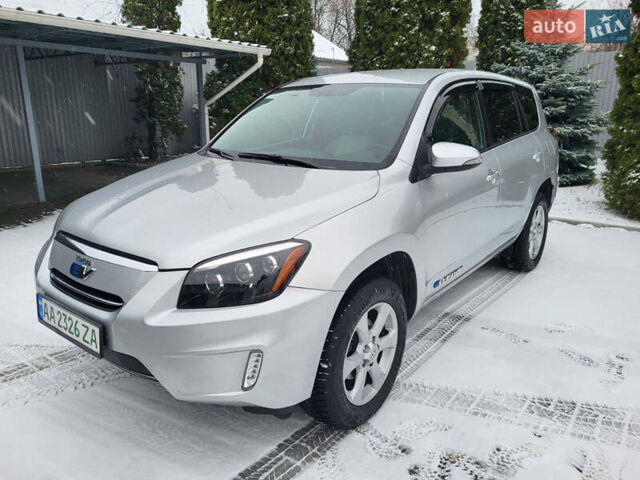 Серый Тойота RAV4 EV, объемом двигателя 0 л и пробегом 195 тыс. км за 10000 $, фото 1 на Automoto.ua