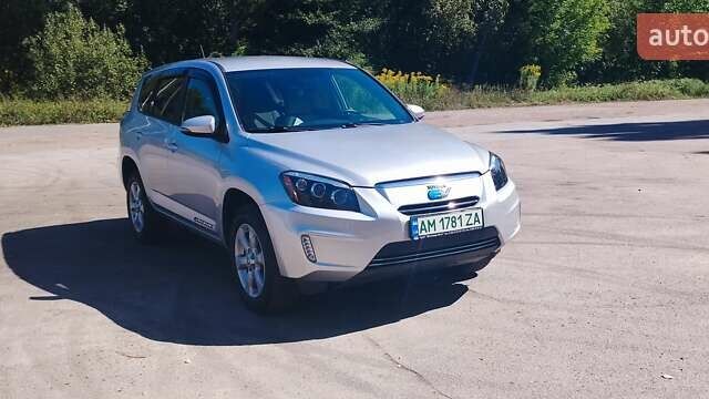 Сірий Тойота RAV4 EV, об'ємом двигуна 0 л та пробігом 126 тис. км за 10700 $, фото 1 на Automoto.ua