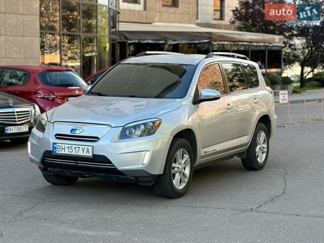 Серый Тойота RAV4 EV, объемом двигателя 0 л и пробегом 190 тыс. км за 9900 $, фото 1 на Automoto.ua