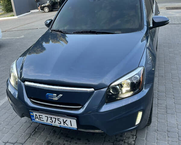 Синий Тойота RAV4 EV, объемом двигателя 0 л и пробегом 99 тыс. км за 13000 $, фото 1 на Automoto.ua