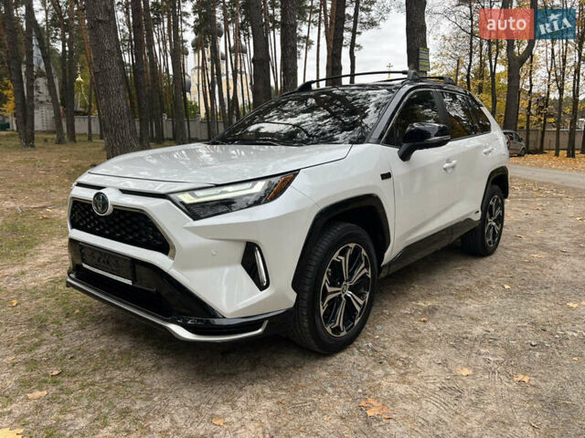 Белый Тойота RAV4 PHEV, объемом двигателя 0 л и пробегом 9 тыс. км за 44200 $, фото 1 на Automoto.ua