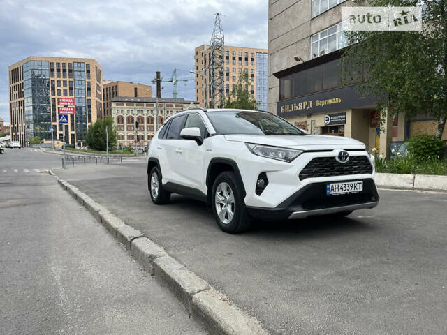 Тойота RAV4 PHEV, объемом двигателя 2.49 л и пробегом 47 тыс. км за 32000 $, фото 1 на Automoto.ua