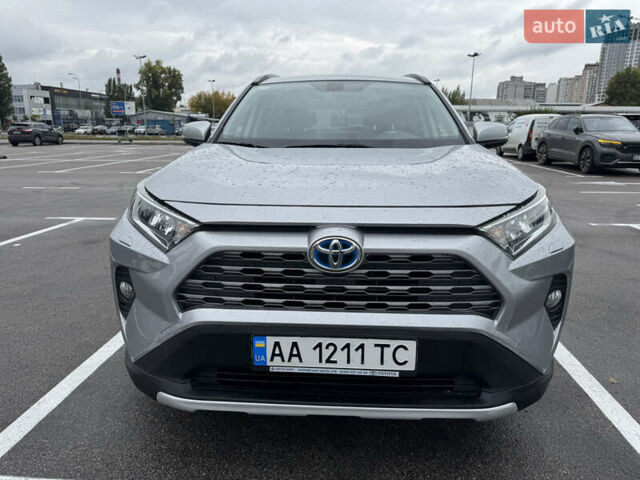 Сірий Тойота RAV4 PHEV, об'ємом двигуна 2.49 л та пробігом 137 тис. км за 29900 $, фото 1 на Automoto.ua