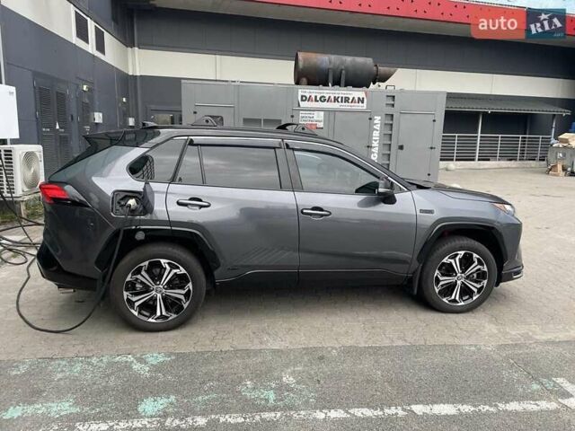 Серый Тойота RAV4 PHEV, объемом двигателя 2.5 л и пробегом 31 тыс. км за 49000 $, фото 1 на Automoto.ua