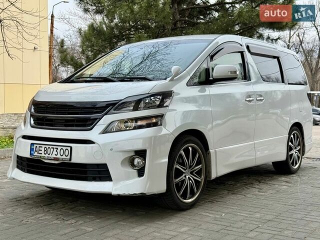 Белый Тойота Веллфаир, объемом двигателя 2.4 л и пробегом 100 тыс. км за 18300 $, фото 1 на Automoto.ua