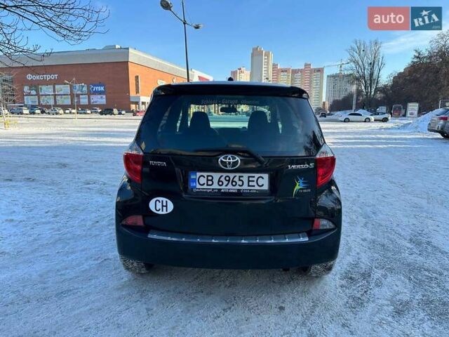 Черный Тойота Verso-S, объемом двигателя 1.3 л и пробегом 195 тыс. км за 7500 $, фото 1 на Automoto.ua