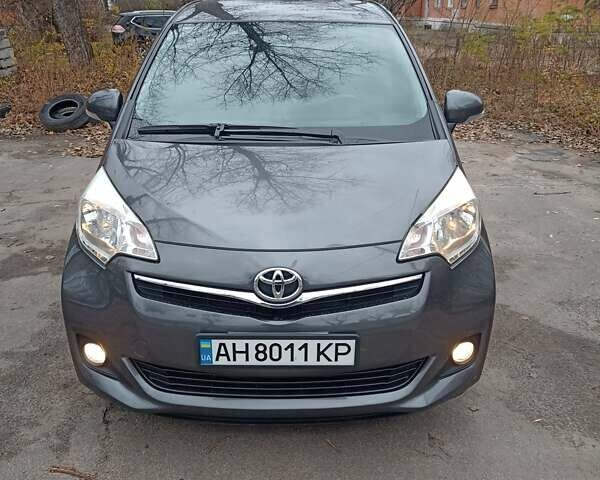 Серый Тойота Verso-S, объемом двигателя 1.36 л и пробегом 111 тыс. км за 8500 $, фото 1 на Automoto.ua