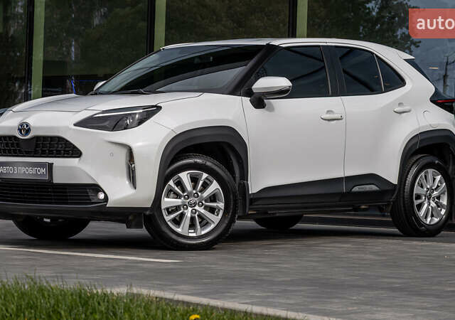 Білий Тойота Yaris Cross, об'ємом двигуна 1.49 л та пробігом 44 тис. км за 25300 $, фото 1 на Automoto.ua